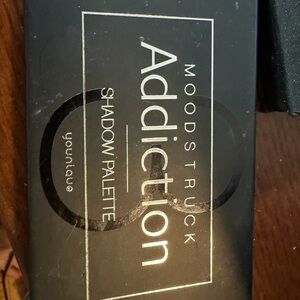 Younique Moodstruck Addiction Shadow Palette - Black